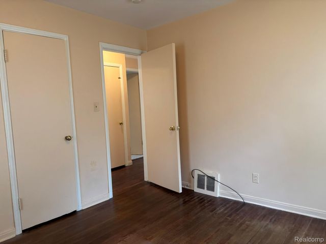 23071 Ithaca Street, Oak Park, MI 48237