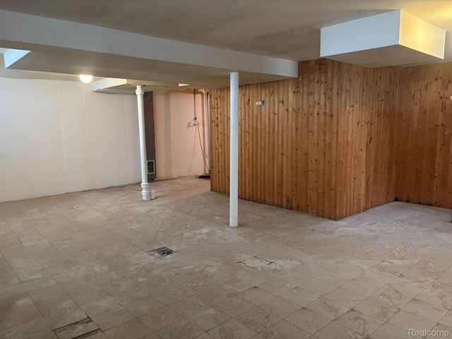 23071 Ithaca Street, Oak Park, MI 48237
