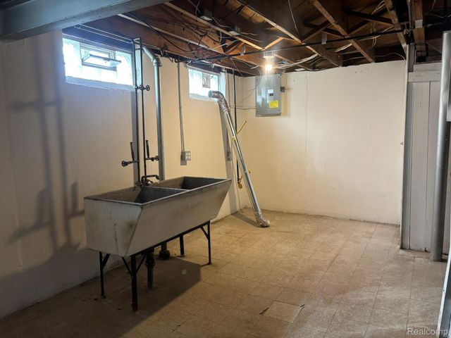 23071 Ithaca Street, Oak Park, MI 48237
