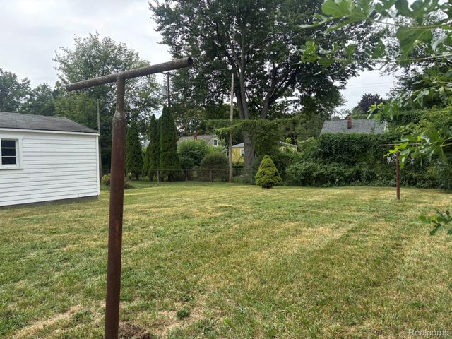 23071 Ithaca Street, Oak Park, MI 48237