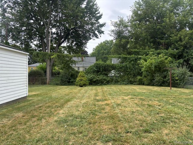 23071 Ithaca Street, Oak Park, MI 48237