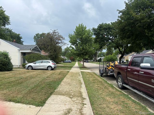 23071 Ithaca Street, Oak Park, MI 48237