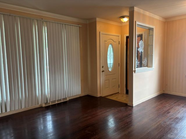 23071 Ithaca Street, Oak Park, MI 48237