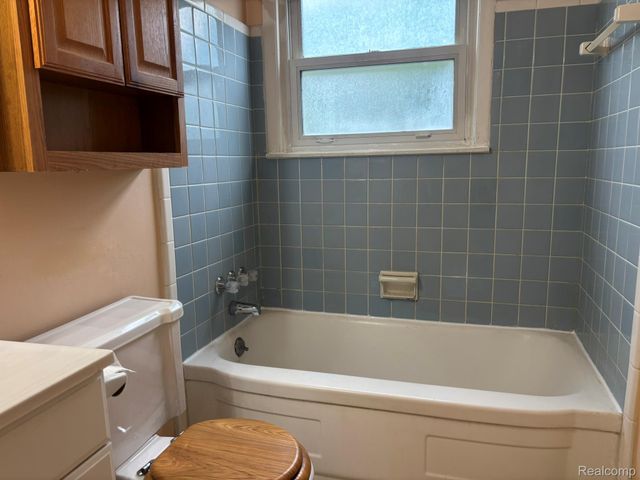 23071 Ithaca Street, Oak Park, MI 48237