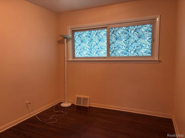 23071 Ithaca Street, Oak Park, MI 48237
