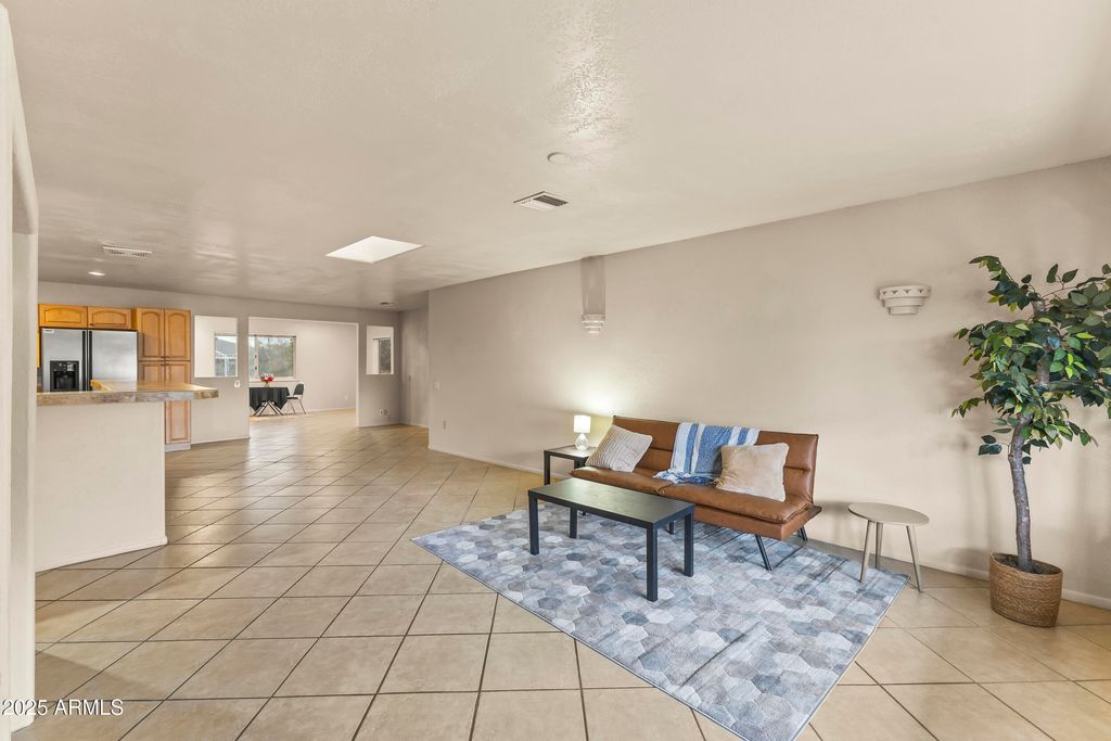 Image 5 of property listing at 12418 N VISTA GRANDE Court, Sun City, AZ 85351