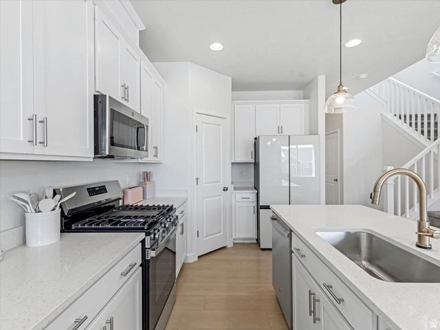 6825 S CLEVER PEAK LN, West Jordan, UT 84081