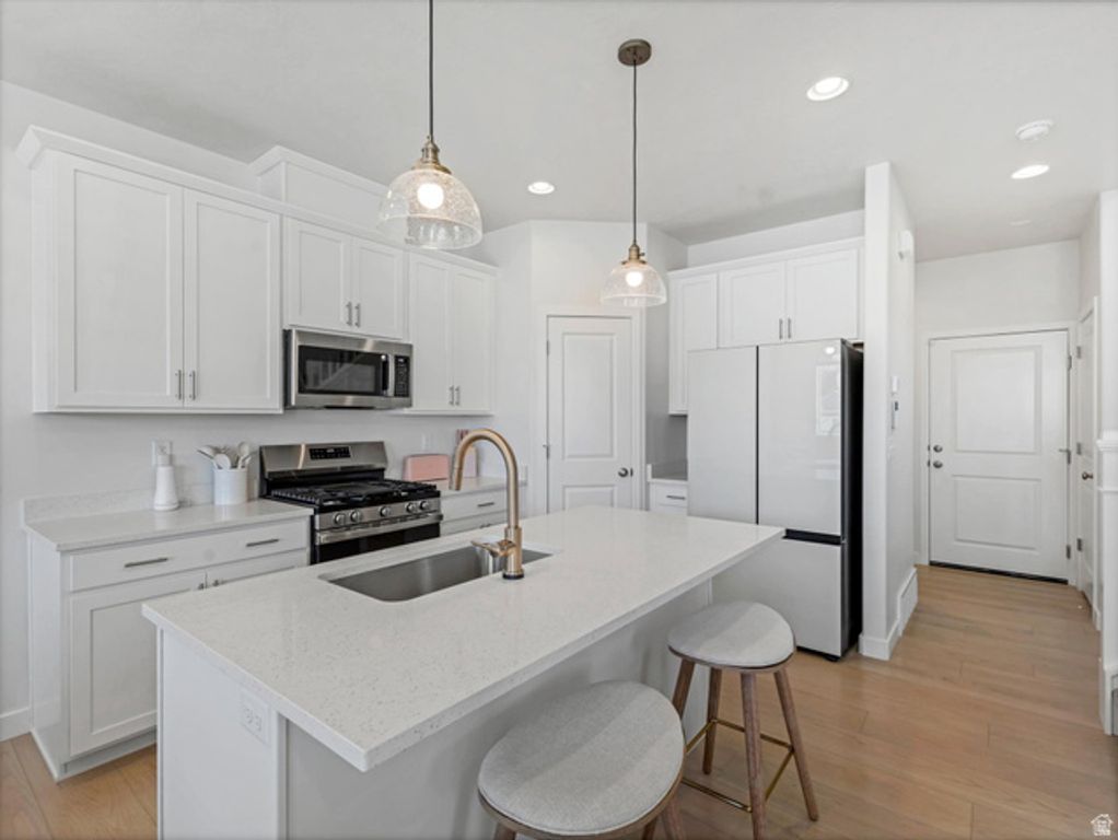 6825 S CLEVER PEAK LN, West Jordan, UT 84081