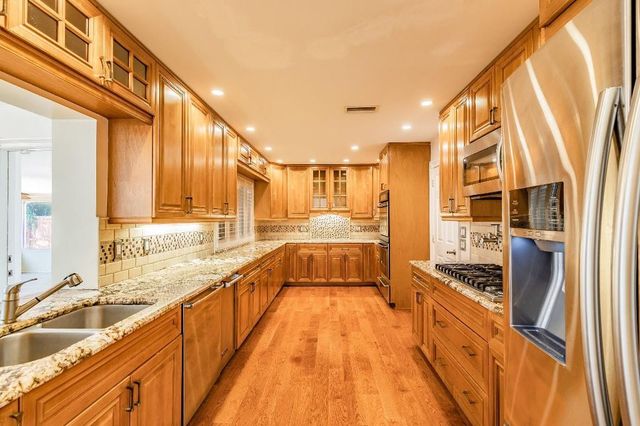 2650 NE 52nd Street, Lighthouse Point, FL 33064