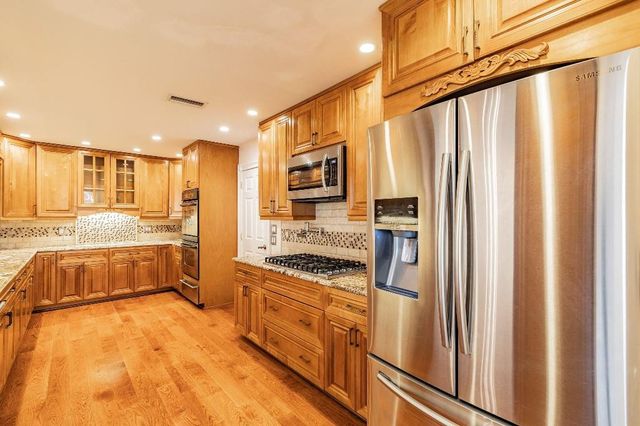 2650 NE 52nd Street, Lighthouse Point, FL 33064