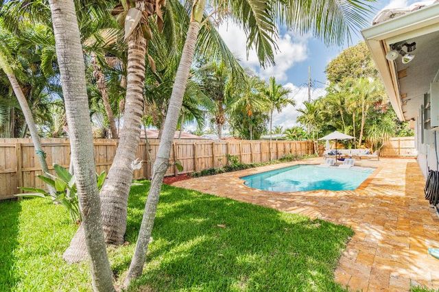 2650 NE 52nd Street, Lighthouse Point, FL 33064