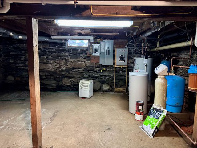 329 Dame Hill Road, Orford, NH 03777