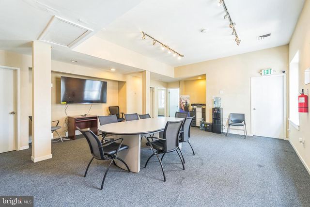 518 N CHARLES ST, Baltimore, MD 21201