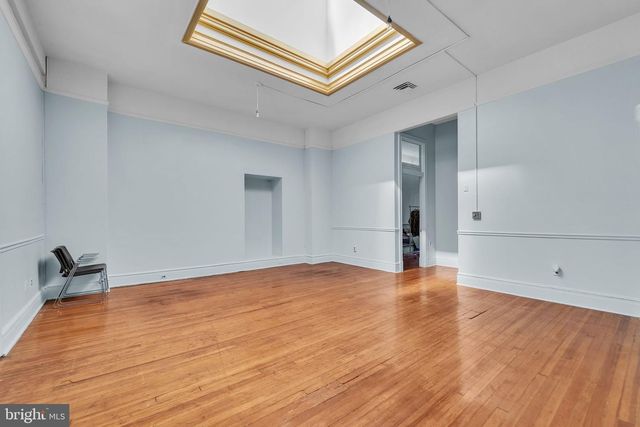 518 N CHARLES ST, Baltimore, MD 21201