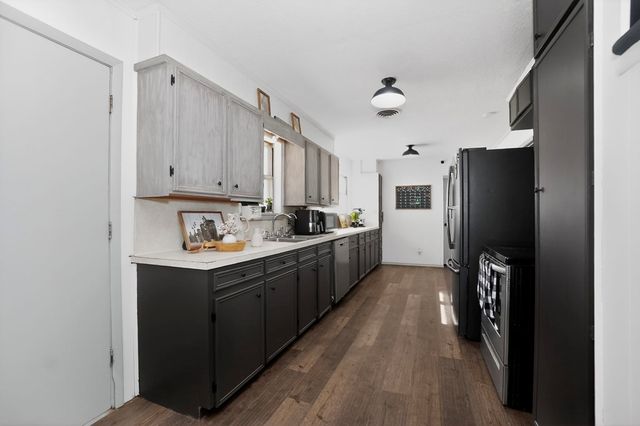 16064 N Sunflower Ave, Gardendale, TX 79758