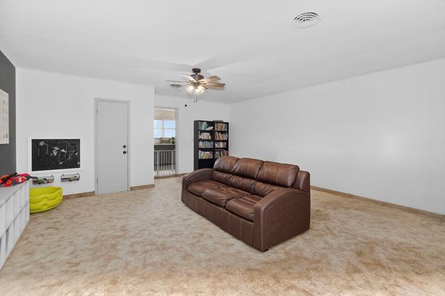 16064 N Sunflower Ave, Gardendale, TX 79758