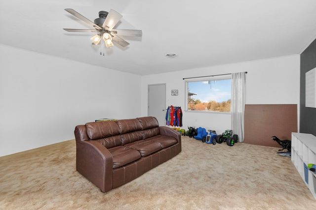 16064 N Sunflower Ave, Gardendale, TX 79758