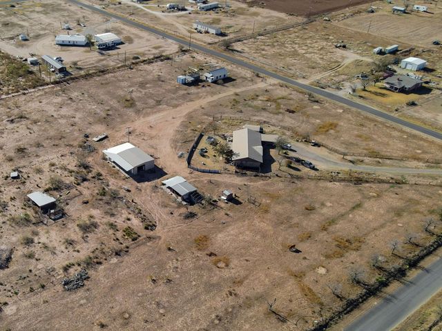 16064 N Sunflower Ave, Gardendale, TX 79758