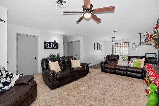 16064 N Sunflower Ave, Gardendale, TX 79758