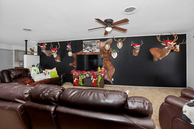 16064 N Sunflower Ave, Gardendale, TX 79758