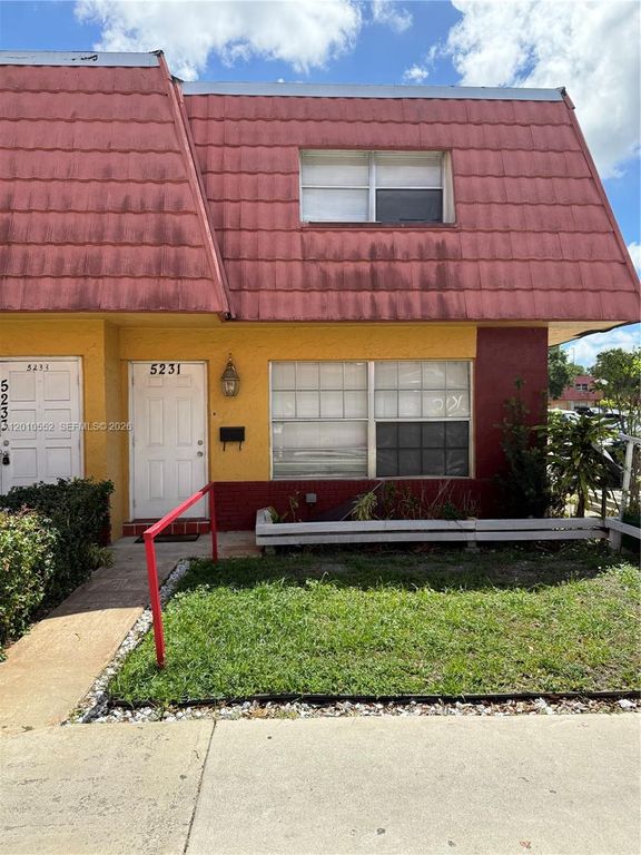 5231 NW 27th Street 8A, Lauderhill, FL 33313