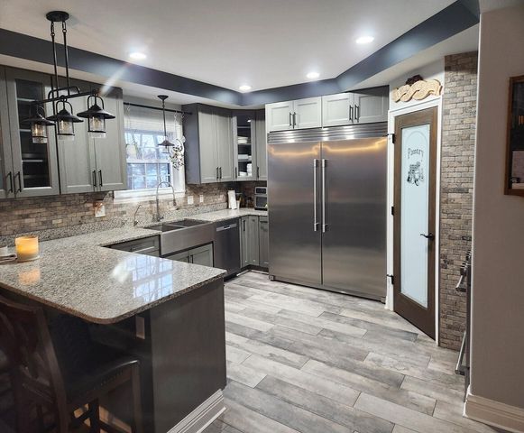 202 Oakridge Court, Valparaiso, IN 46385