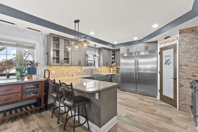 202 Oakridge Court, Valparaiso, IN 46385