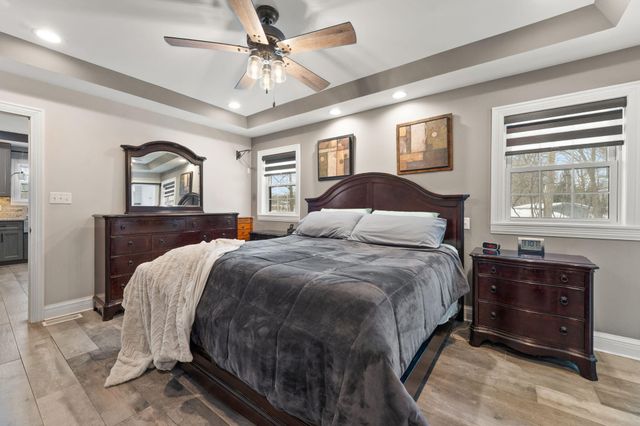 202 Oakridge Court, Valparaiso, IN 46385