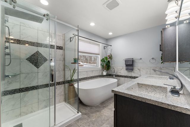 202 Oakridge Court, Valparaiso, IN 46385