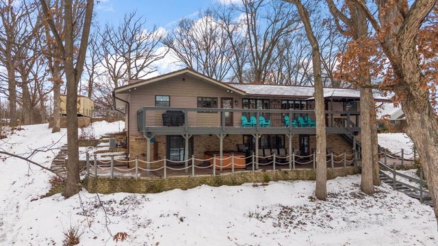 202 Oakridge Court, Valparaiso, IN 46385