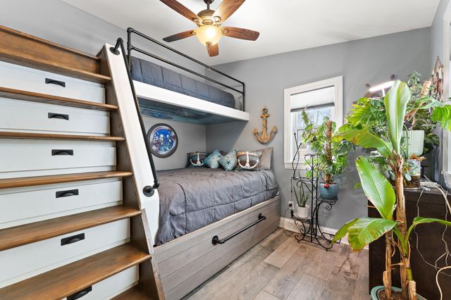 202 Oakridge Court, Valparaiso, IN 46385