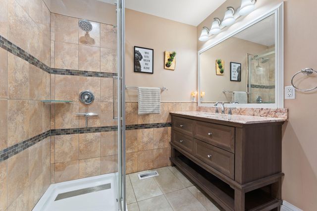 202 Oakridge Court, Valparaiso, IN 46385