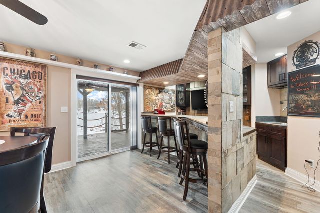 202 Oakridge Court, Valparaiso, IN 46385