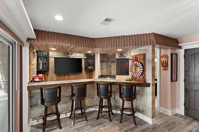 202 Oakridge Court, Valparaiso, IN 46385