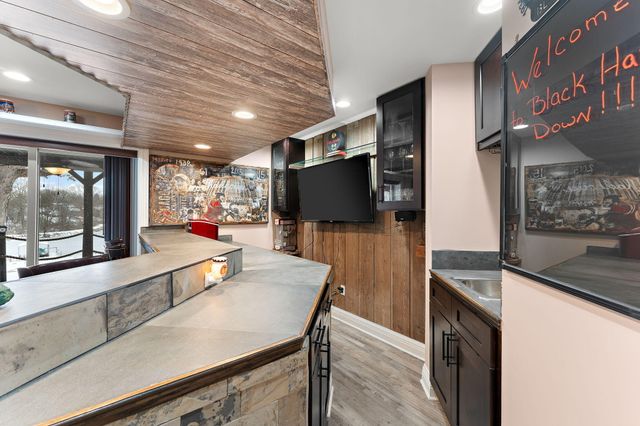 202 Oakridge Court, Valparaiso, IN 46385