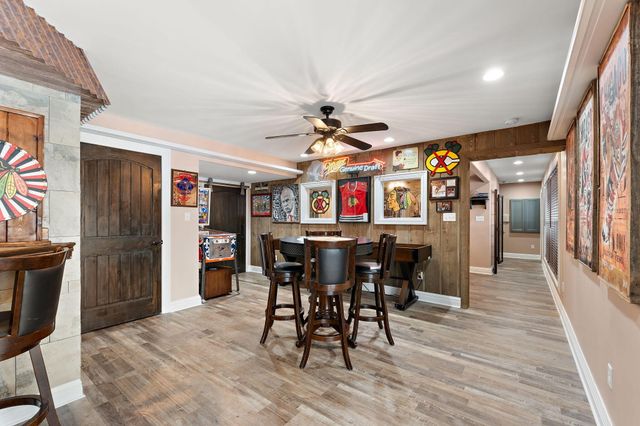 202 Oakridge Court, Valparaiso, IN 46385