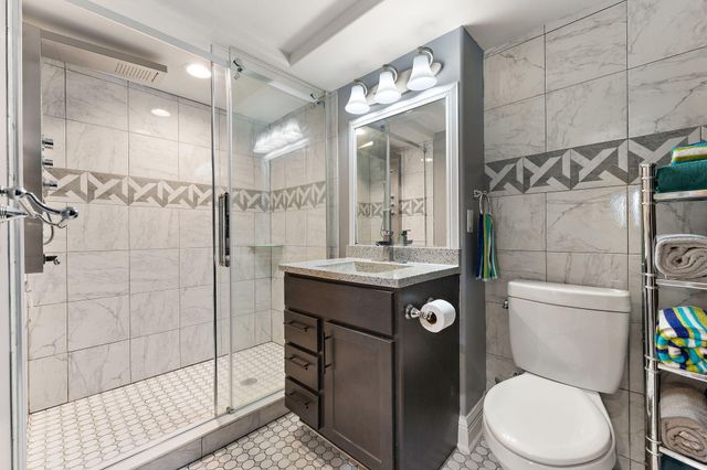 202 Oakridge Court, Valparaiso, IN 46385