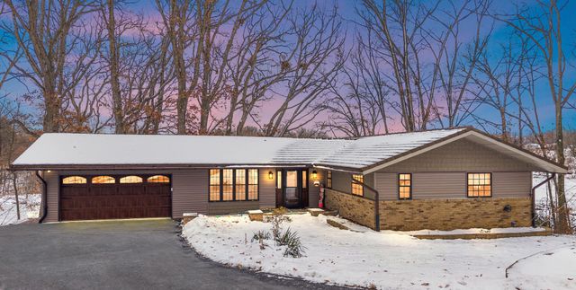 202 Oakridge Court, Valparaiso, IN 46385