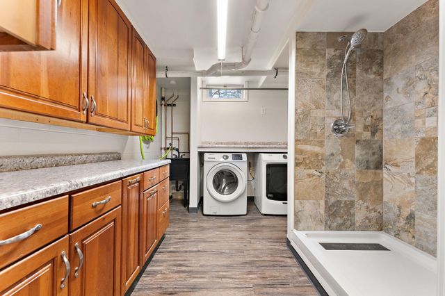 202 Oakridge Court, Valparaiso, IN 46385