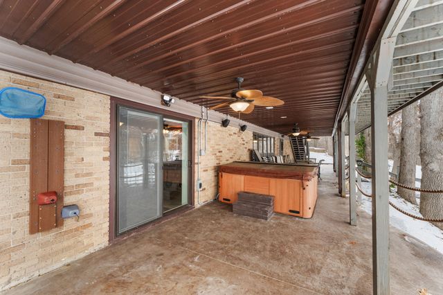 202 Oakridge Court, Valparaiso, IN 46385