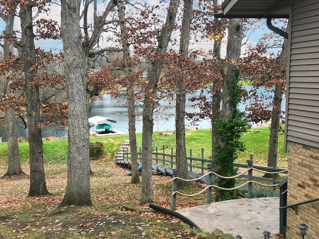 202 Oakridge Court, Valparaiso, IN 46385