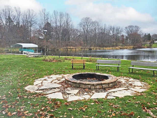 202 Oakridge Court, Valparaiso, IN 46385