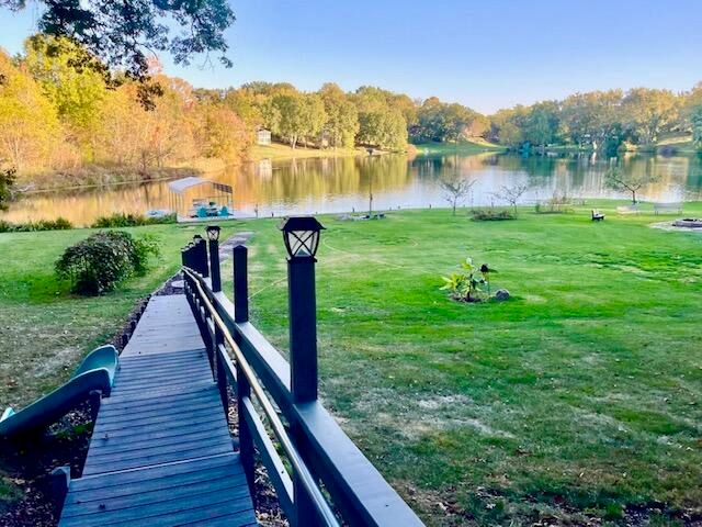 202 Oakridge Court, Valparaiso, IN 46385