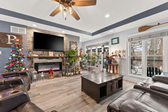 202 Oakridge Court, Valparaiso, IN 46385