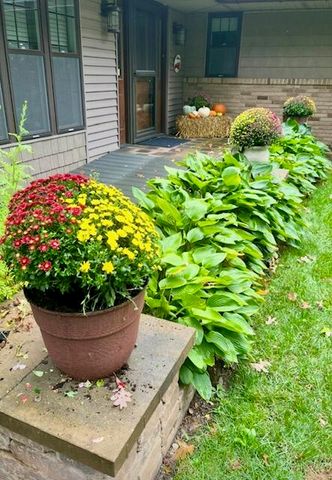 202 Oakridge Court, Valparaiso, IN 46385