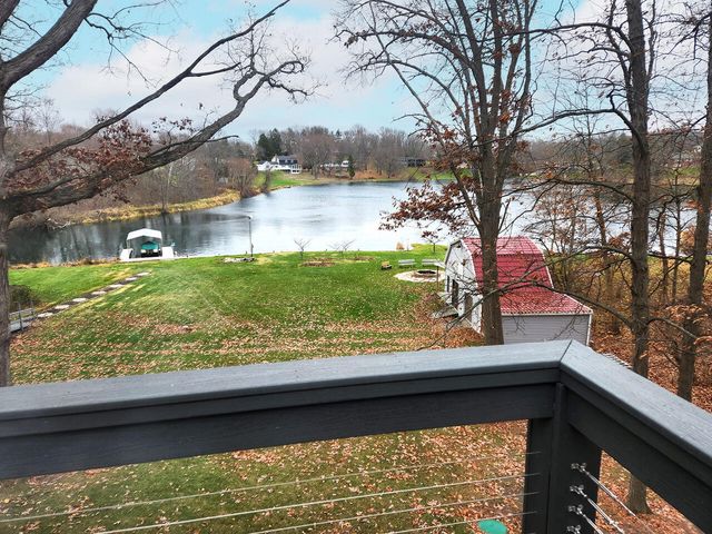 202 Oakridge Court, Valparaiso, IN 46385