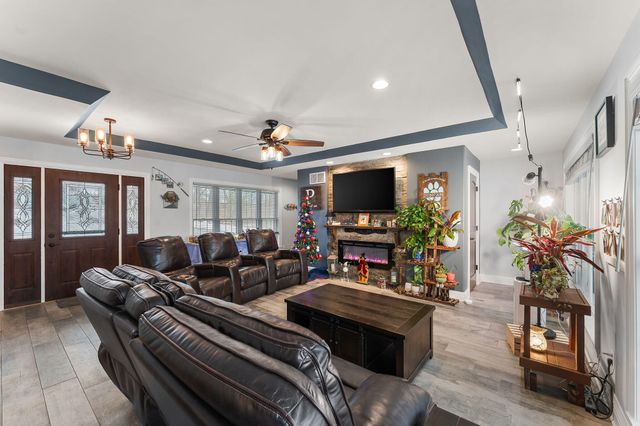 202 Oakridge Court, Valparaiso, IN 46385