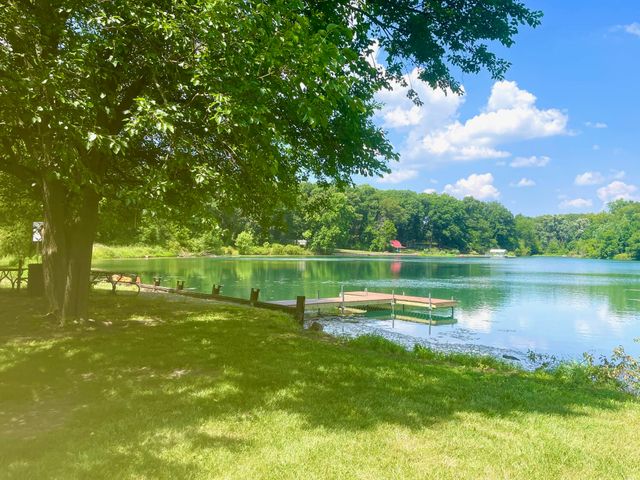 202 Oakridge Court, Valparaiso, IN 46385