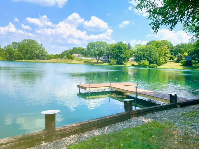 202 Oakridge Court, Valparaiso, IN 46385