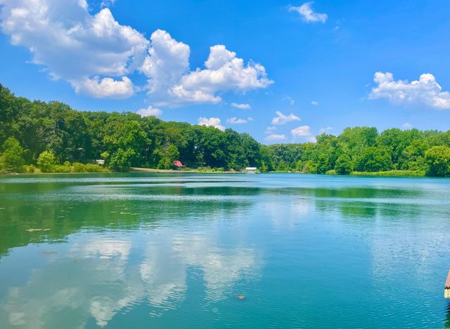 202 Oakridge Court, Valparaiso, IN 46385